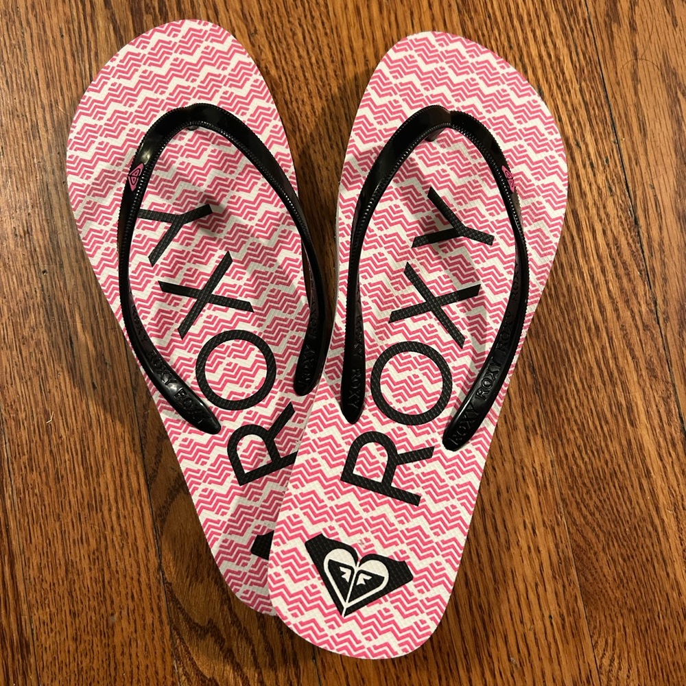 Pink Roxy flip flops